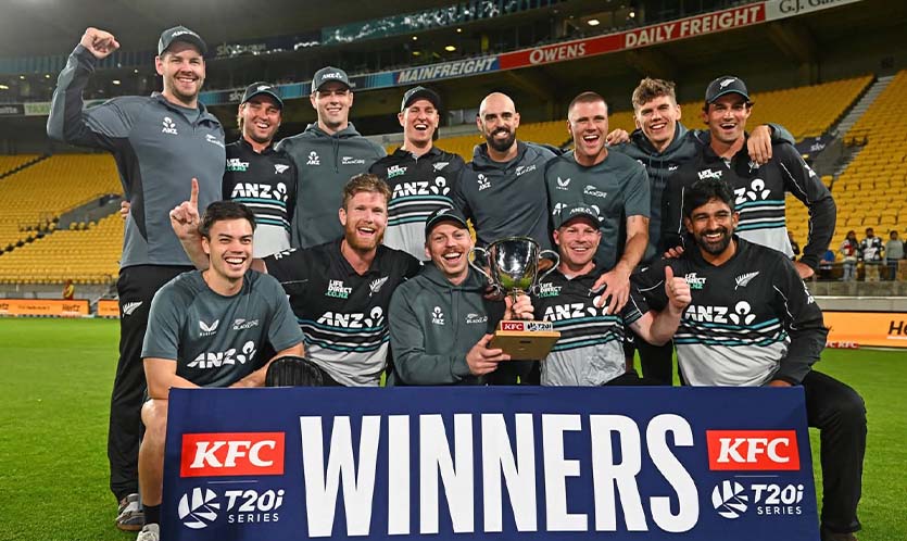 New Zealand Crush Pakistan to Seal Series with Dominant Eight-Wicket Victory